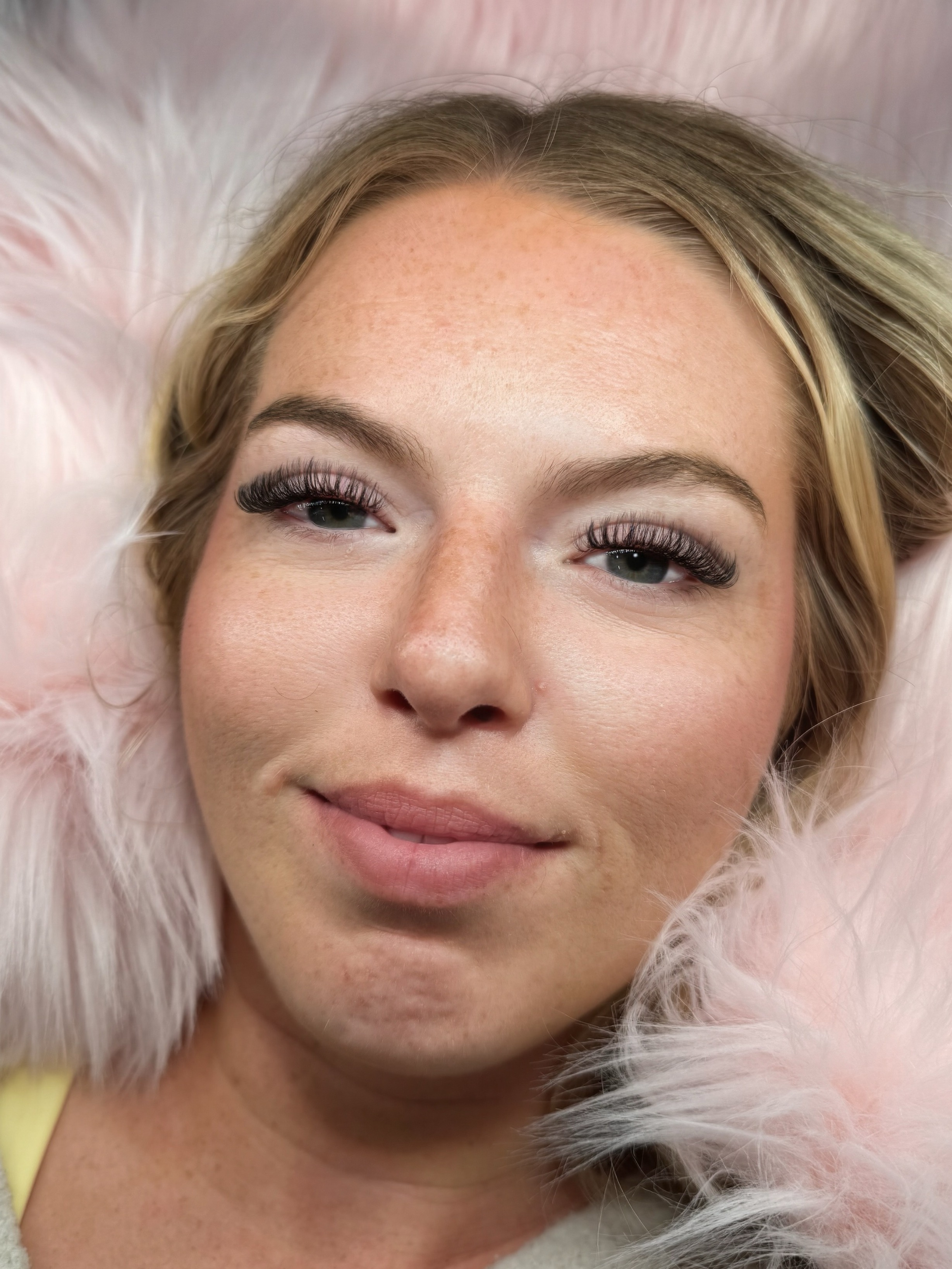 Hybrid lash extensions on blonde client